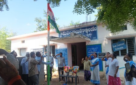 తెలంగాణ  ప్రజా పాలన దినోత్సవాన్ని పురస్కరించుకుని ఇటిక్యాల తహసిల్దార్ కార్యాలయం లో