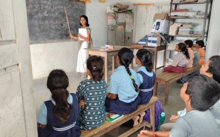 ఉపాధ్యాయురాలుగా మారిన గ్రామ సర్పంచ్
