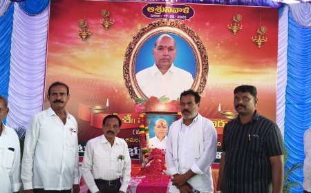 బీరం లక్ష్మారెడ్డి చిత్రపటానికి నివాళులర్పించిన సర్పంచ్ వెంకట్ రెడ్డి