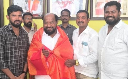 ఆర్.కృష్ణయ్యను మర్యాదపూర్వకంగా కలిసిన మార్త వెంకన్న యాదవ్