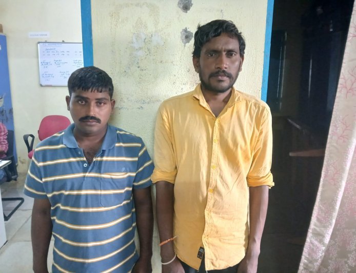 తాళాలు వేసిన ఇండ్లలో సిలిండర్ లు కాజేసిన వ్యక్తులపై కేసు నమోదు