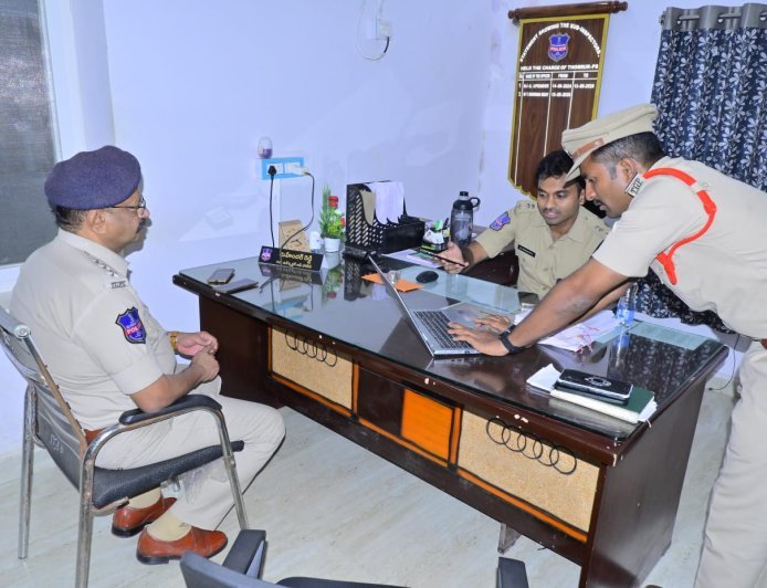 విధి నిర్వహణలో అప్రమత్తతతొ పాటు  వ్యక్తిగత భద్రత కూడా ముఖ్యమే.