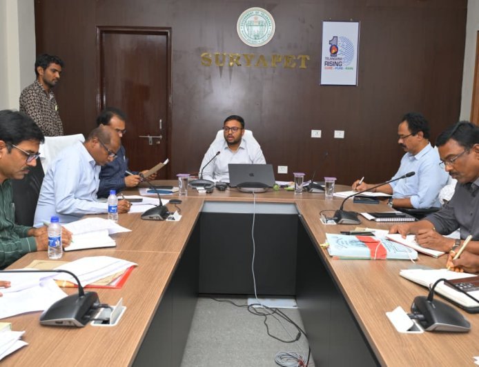 చిత్తడి నేలల సంరక్షణ నోటిఫికేషన్‌ పై సమీక్ష నిర్వహించిన జిల్లా కలెక్టర్ తేజస్ నంద్ లాల్ పవార్