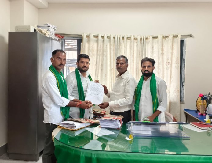 ప్రైవేట్ స్కూళ్ల అధిక ఫీజుల దోపిడీకి అడ్డుకట్ట వేయాలి. లంబాడి విద్యార్థి సేన