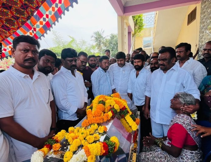 సుంకరి కేశయ్య కు నివాళులర్పించిన ఎమ్మెల్యేలు