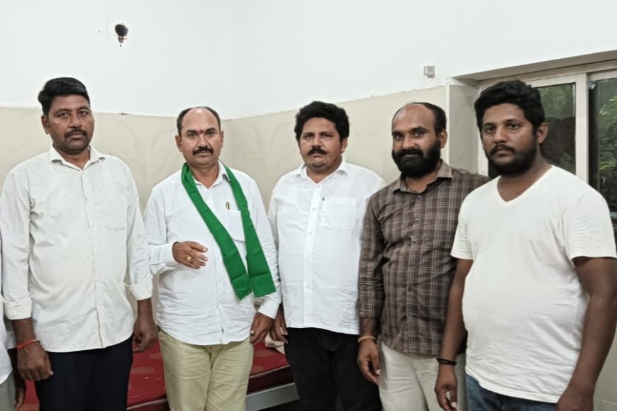 లంబాడి సామాజిక వర్గానికి మంత్రి పదవి ఇవ్వాలి. 