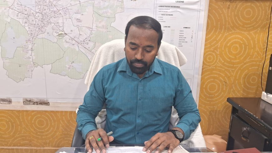 ఏసీబీ సోదాల వేళ అధికారుల గైర్హాజరుపై కమిషనర్ క్లారిటీ