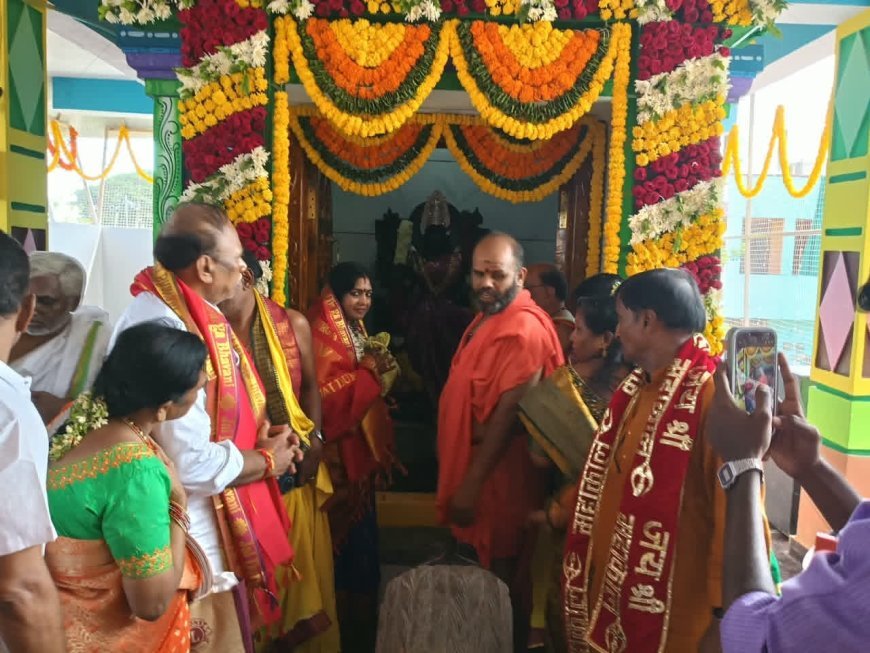 శోభాయమానంగా కొలువుదీరిన కనకదుర్గ 