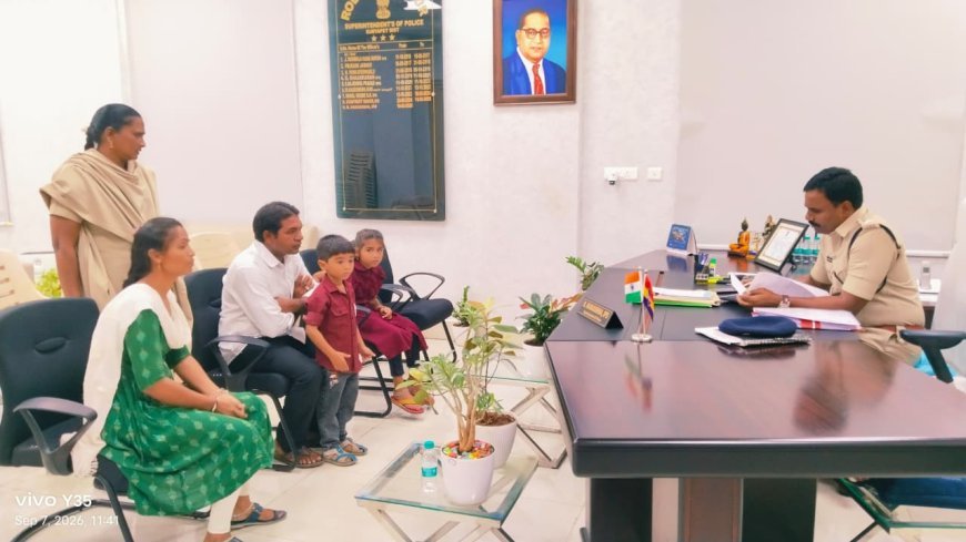 ప్రజావాణి కార్యక్రమంలో భాగంగా ఫిర్యాదు దారుల నుండి ఫిర్యాదులను స్వీకరించిన జిల్లా ఎస్పీ నరసింహ