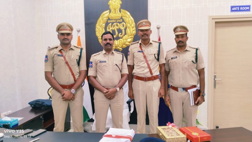 రిజర్వ్ ఇన్స్పెక్టర్ ఆఫ్ పోలీస్ గా ఉద్యోగొన్నతి. శుభాకాంక్షలు తెలిపిన ఎస్పి.