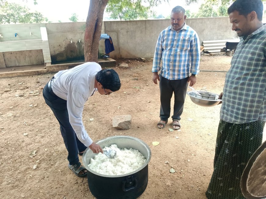 విద్యార్థుల చదువుల తీరుపై ఆరా - పదవ తరగతి విద్యార్థులకు దిశానిర్దేశం ఎంఈఓ రవీంద్రబాబు