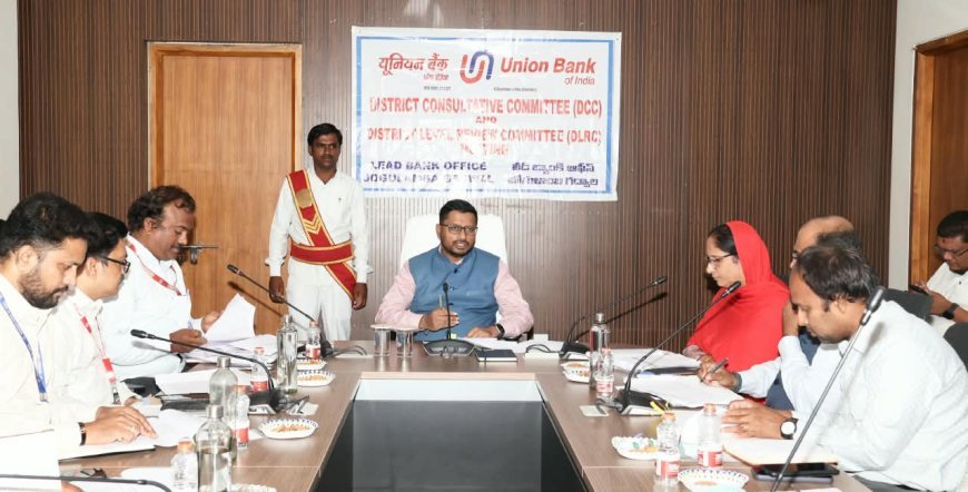 అర్హులైన వారందరికీ  బ్యాంకర్లు విరివిగా రుణాలు అందించాలి