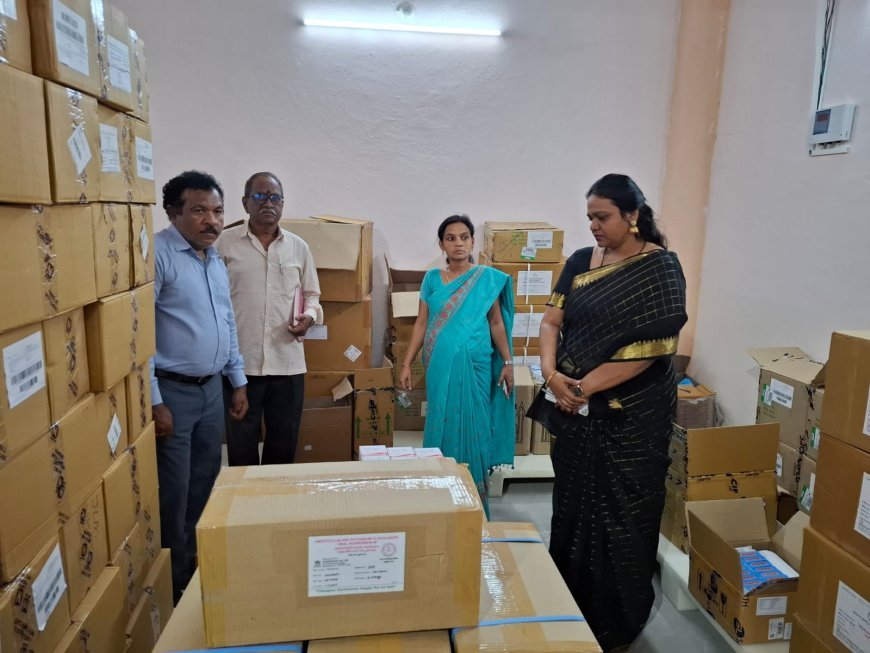 సెంట్రల్ మెడిసిన్ స్టోర్‌ను ఆకస్మికంగ తనిఖీ చేసిన DMHO సంధ్యా కిరణ్మయి