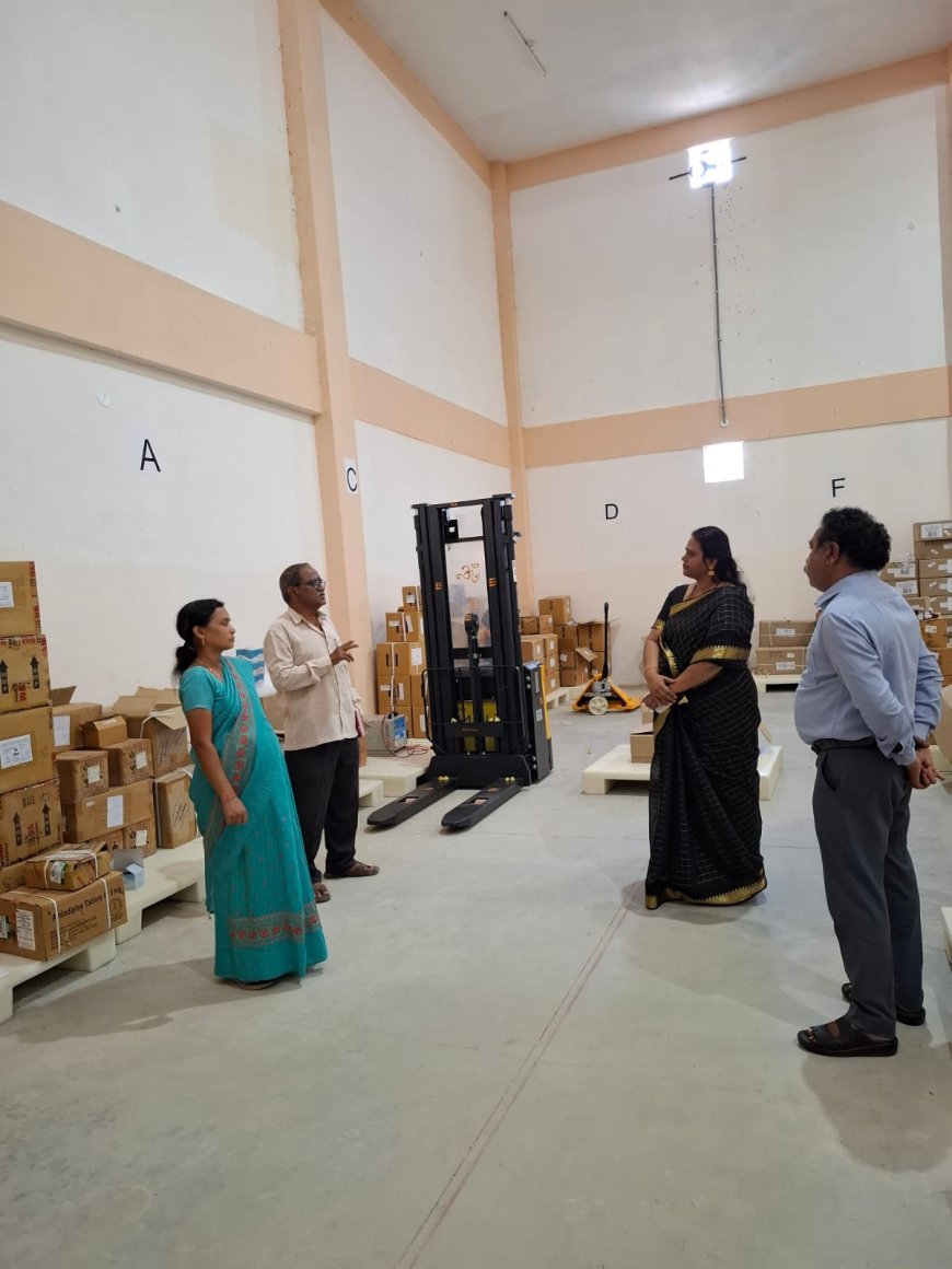 సెంట్రల్ మెడిసిన్ స్టోర్‌ను ఆకస్మికంగ తనిఖీ చేసిన DMHO సంధ్యా కిరణ్మయి