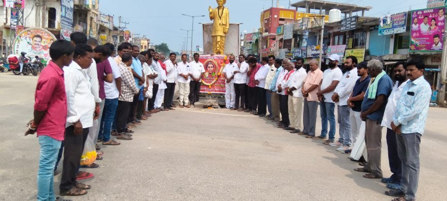 రజాకార్లకు వ్యతిరేకంగా పోరాడిన వీర వనిత చాకలి ఐలమ్మ