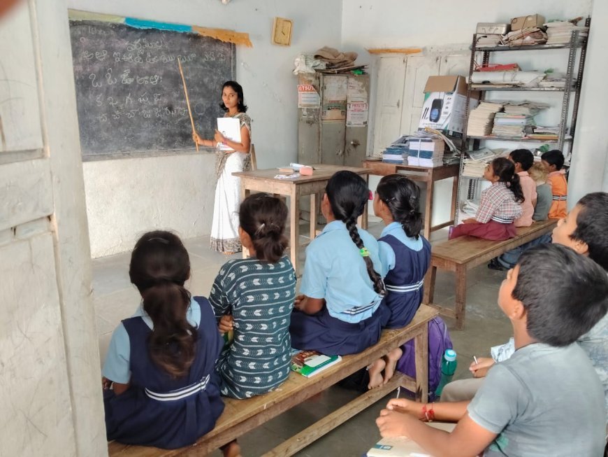 ఉపాధ్యాయురాలుగా మారిన గ్రామ సర్పంచ్