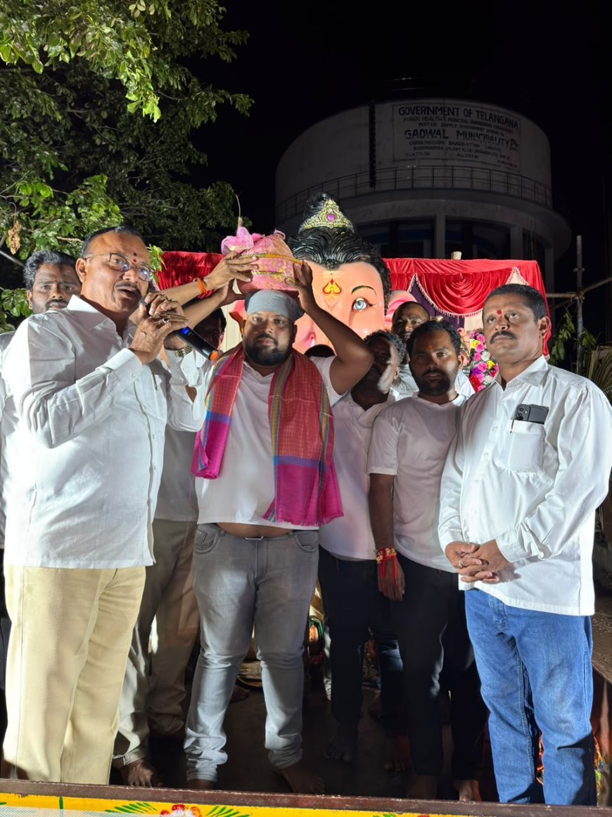 వినాయకుని లడ్డూను కైవసం చేసుకున్న మైనారిటీ యువకుడు
