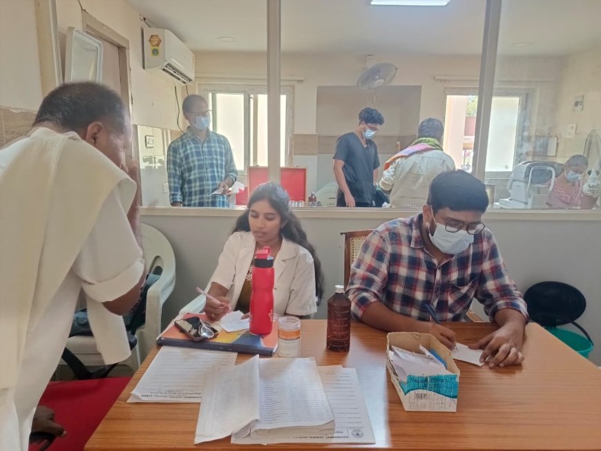 వయోవృద్ధుల కోసం ఉచిత ఆరోగ్య శిబిరం