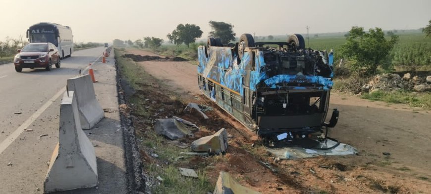 ఎన్ హెచ్ -44 పై ప్రైవేటు స్కూల్ బస్సు బోల్తా