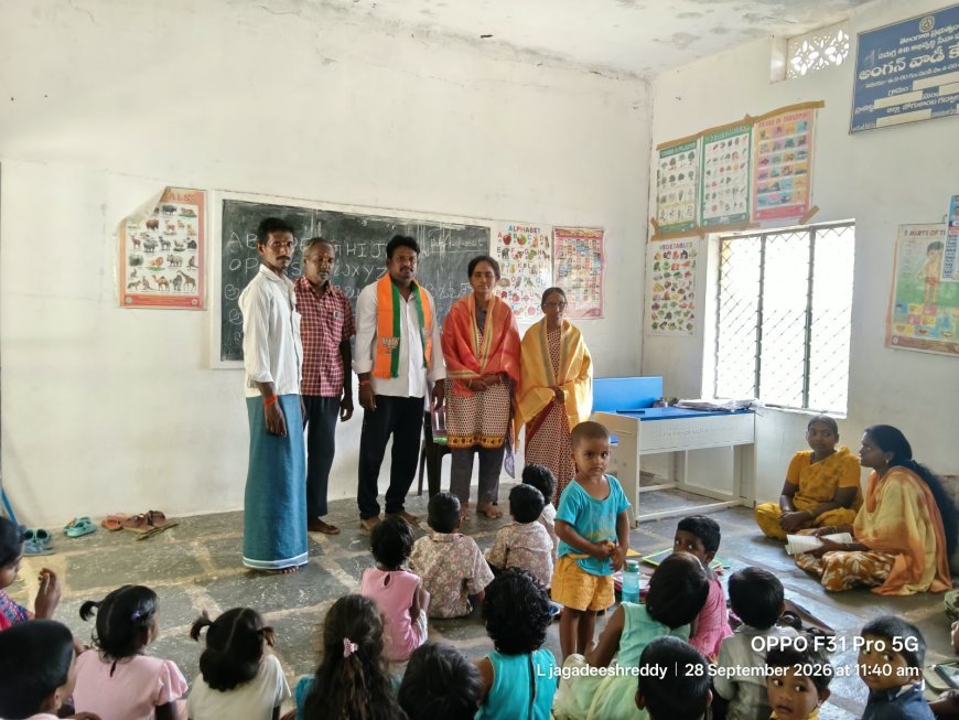 అంగన్వాడీ టీచర్లకు సన్మానం బిజెపి నాయకులు
