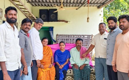 ఎంబీబీఎస్ ద్యార్థి సలీమాను అభినందించిన మాజీ సర్పంచ్ మామిళ్ళపల్లి చక్రవర్తి