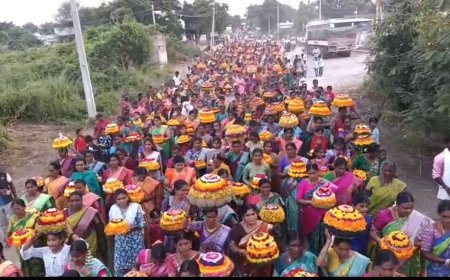 ఎంగిలిపువ్వుల బతుకమ్మ  వేడుకలను మహిళలు ఘనంగా నిర్వహించారు